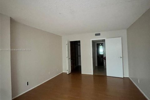 Condominio en venta en Hallandale Beach, Florida, 1 dormitorio, 85.01 m2 № 1078479 - foto 8