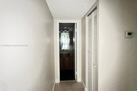 Condominio en venta en Hallandale Beach, Florida, 1 dormitorio, 85.01 m2 № 1078479 - foto 12