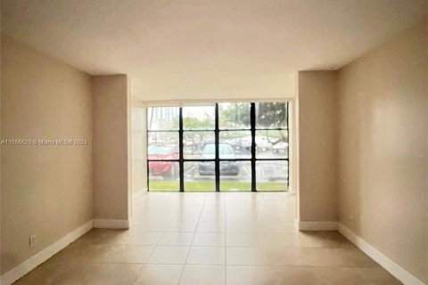 Condominio en venta en Hallandale Beach, Florida, 1 dormitorio, 85.01 m2 № 1078479 - foto 6