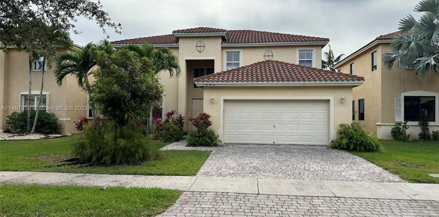House in Homestead, Florida 4 bedrooms, 258.55 sq.m. № 876207