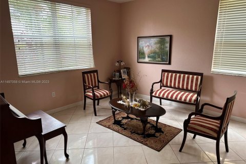 House in Homestead, Florida 4 bedrooms, 258.55 sq.m. № 876207 - photo 6