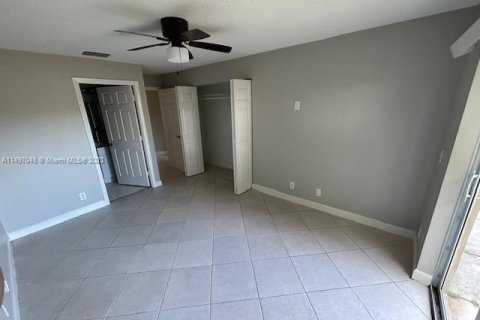 House in Lake Worth, Florida 3 bedrooms, 100.8 sq.m. № 876205 - photo 14