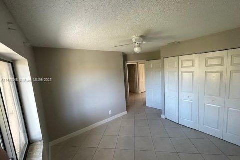 House in Lake Worth, Florida 3 bedrooms, 100.8 sq.m. № 876205 - photo 11
