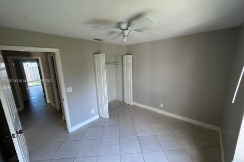 House in Lake Worth, Florida 3 bedrooms, 100.8 sq.m. № 876205 - photo 9