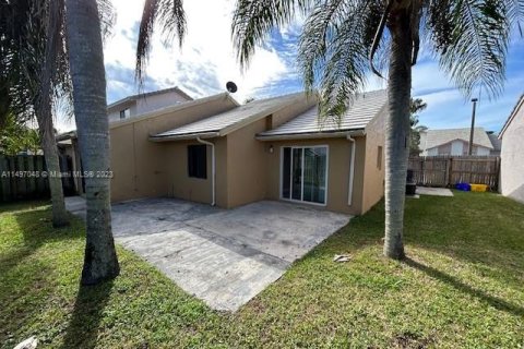 House in Lake Worth, Florida 3 bedrooms, 100.8 sq.m. № 876205 - photo 3