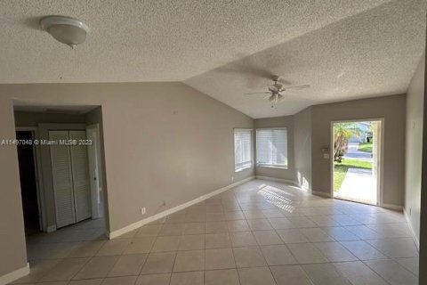 House in Lake Worth, Florida 3 bedrooms, 100.8 sq.m. № 876205 - photo 4