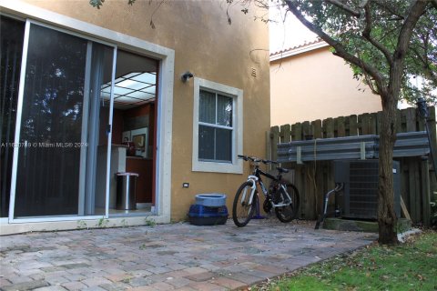 Townhouse in Dania Beach, Florida 3 bedrooms, 150.04 sq.m. № 1291422 - photo 6