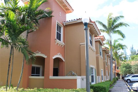 Touwnhouse à vendre à Dania Beach, Floride: 3 chambres, 150.04 m2 № 1291422 - photo 2