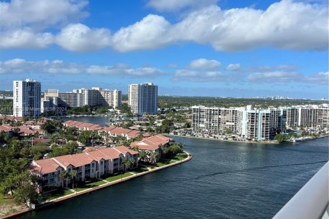 Condo in Hollywood, Florida, 1 bedroom  № 1330343 - photo 17