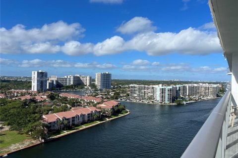 Condo in Hollywood, Florida, 1 bedroom  № 1330343 - photo 13