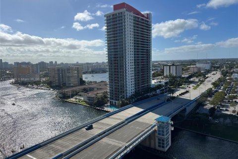 Condo in Hollywood, Florida, 1 bedroom  № 1330343 - photo 15