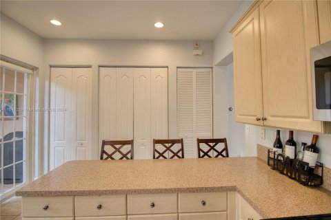 Touwnhouse à vendre à Pembroke Pines, Floride: 3 chambres, 154.22 m2 № 1330313 - photo 12