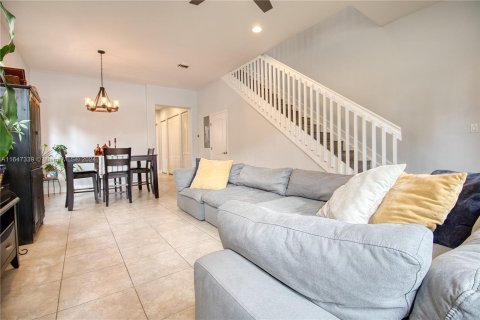 Touwnhouse à vendre à Pembroke Pines, Floride: 3 chambres, 154.22 m2 № 1330313 - photo 6