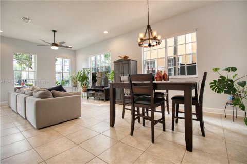 Touwnhouse à vendre à Pembroke Pines, Floride: 3 chambres, 154.22 m2 № 1330313 - photo 3