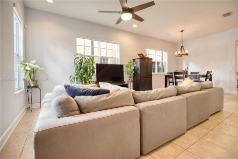 Touwnhouse à vendre à Pembroke Pines, Floride: 3 chambres, 154.22 m2 № 1330313 - photo 7