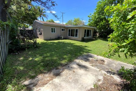 Villa ou maison à vendre à Pompano Beach, Floride: 2 chambres, 92.44 m2 № 1119035 - photo 1