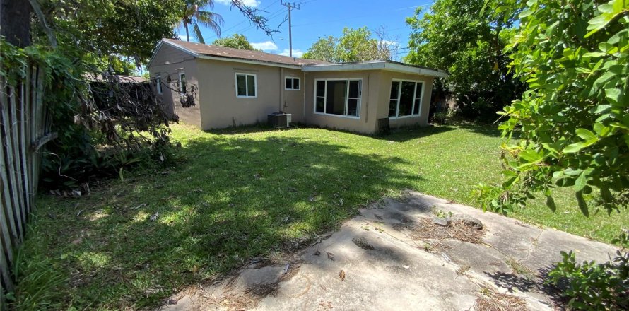 House in Pompano Beach, Florida 2 bedrooms, 92.44 sq.m. № 1119035