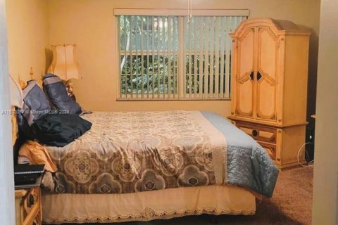 Condo in North Lauderdale, Florida, 2 bedrooms  № 1132489 - photo 8