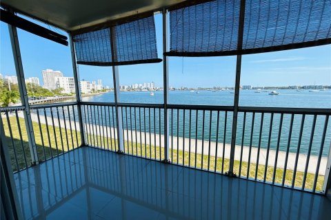 Condo in Aventura, Florida, 1 bedroom  № 1132534 - photo 15