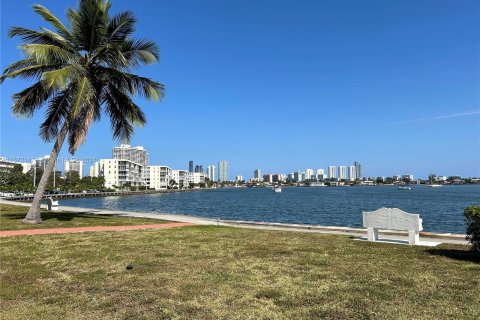 Condo in Aventura, Florida, 1 bedroom  № 1132534 - photo 10