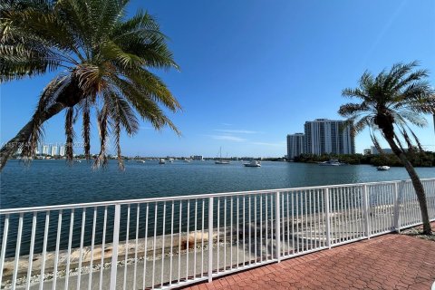 Condominio en venta en Aventura, Florida, 1 dormitorio, 71.35 m2 № 1132534 - foto 3