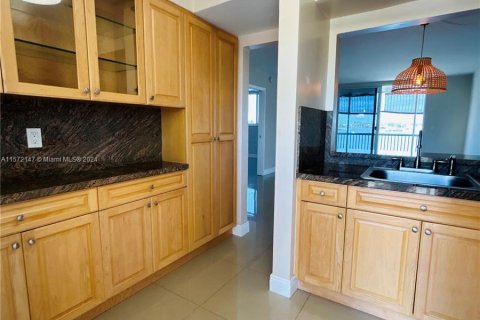 Condo in Aventura, Florida, 1 bedroom  № 1132534 - photo 27