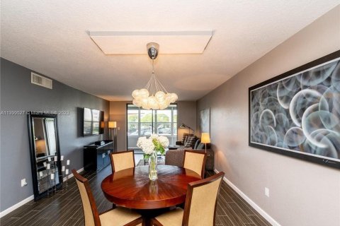 Copropriété à vendre à Lauderdale Lakes, Floride: 2 chambres, 93.83 m2 № 537443 - photo 10