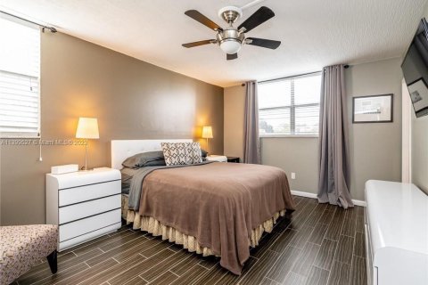 Condominio en venta en Lauderdale Lakes, Florida, 2 dormitorios, 93.83 m2 № 537443 - foto 5