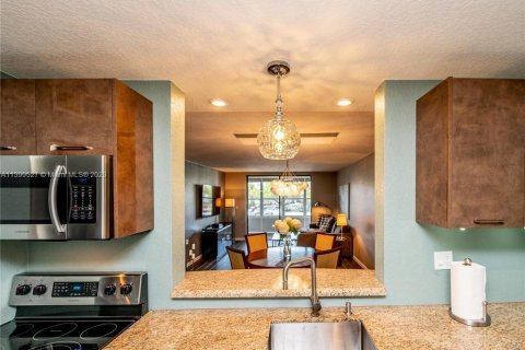 Condominio en venta en Lauderdale Lakes, Florida, 2 dormitorios, 93.83 m2 № 537443 - foto 9