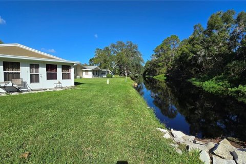 Condo in New Port Richey, Florida, 2 bedrooms  № 1442507 - photo 11