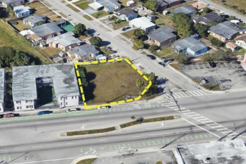 Commercial property in Opa-locka, Florida № 1305427 - photo 3