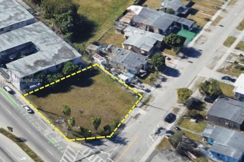 Propiedad comercial en venta en Opa-locka, Florida № 1305427 - foto 2