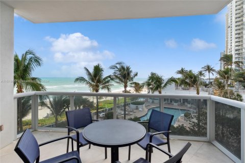 Condominio en venta en Sunny Isles Beach, Florida, 2 dormitorios, 125.23 m2 № 969903 - foto 21