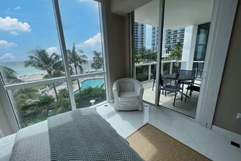 Condominio en venta en Sunny Isles Beach, Florida, 2 dormitorios, 125.23 m2 № 969903 - foto 3