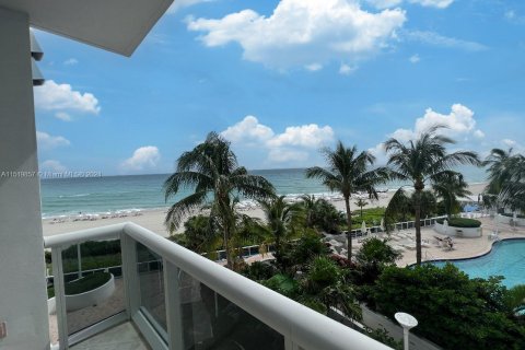 Copropriété à vendre à Sunny Isles Beach, Floride: 2 chambres, 125.23 m2 № 969903 - photo 2