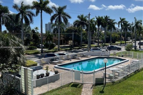 Condominio en venta en Hallandale Beach, Florida, 1 dormitorio, 48.68 m2 № 1236528 - foto 17
