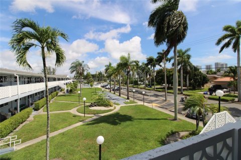 Condominio en venta en Hallandale Beach, Florida, 1 dormitorio, 48.68 m2 № 1236528 - foto 2