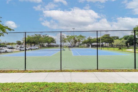 Condo in Oakland Park, Florida, 2 bedrooms  № 1230061 - photo 15