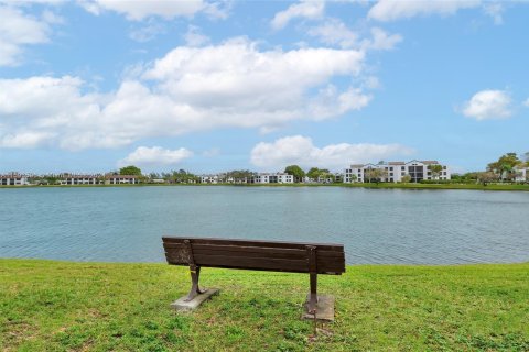 Condo in Oakland Park, Florida, 2 bedrooms  № 1230061 - photo 12