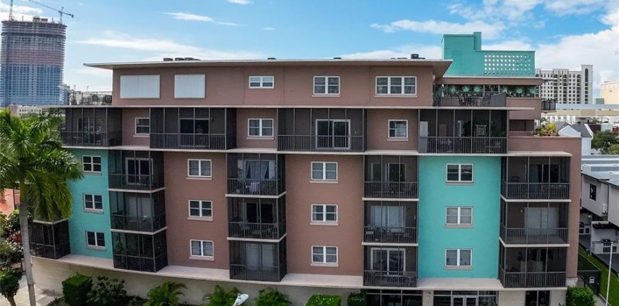 Condo in Saint Petersburg, Florida, 2 bedrooms  № 1350417