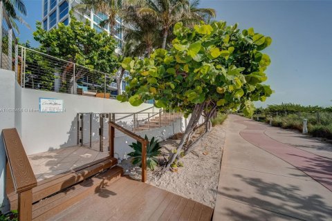 Copropriété à vendre à Miami Beach, Floride: 2 chambres, 118.91 m2 № 1281248 - photo 27