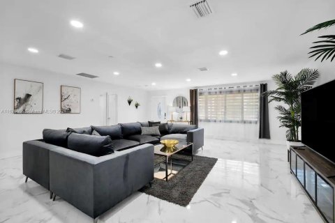 Casa en venta en Hollywood, Florida, 4 dormitorios, 210.05 m2 № 1281250 - foto 3