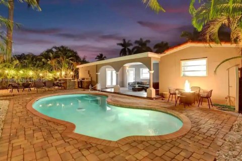 Casa en venta en Hollywood, Florida, 4 dormitorios, 210.05 m2 № 1281250 - foto 1