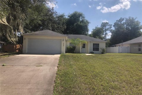 Villa ou maison à louer à Deltona, Floride: 3 chambres, 111.11 m2 № 1378161 - photo 1