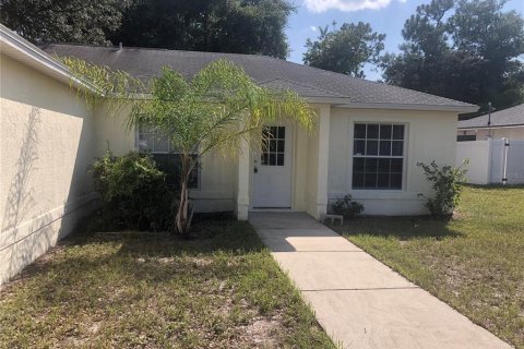 Villa ou maison à louer à Deltona, Floride: 3 chambres, 111.11 m2 № 1378161 - photo 2