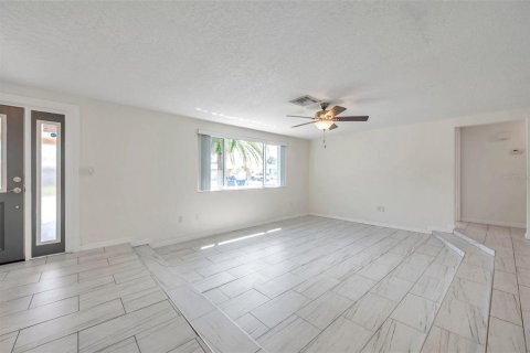 Casa en venta en New Port Richey, Florida, 3 dormitorios, 117.15 m2 № 1378123 - foto 5