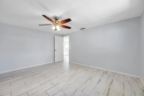 Casa en venta en New Port Richey, Florida, 3 dormitorios, 117.15 m2 № 1378123 - foto 18