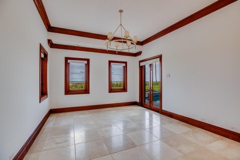 House in Hutchinson Island South, Florida 7 bedrooms, 672.89 sq.m. № 976357 - photo 9