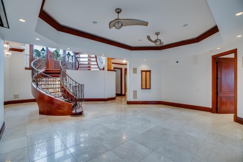 House in Hutchinson Island South, Florida 7 bedrooms, 672.89 sq.m. № 976357 - photo 15