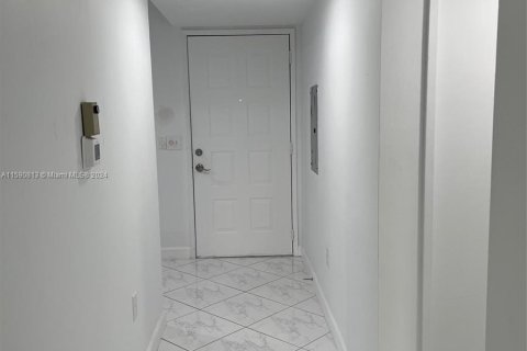 Copropriété à vendre à Pembroke Pines, Floride: 2 chambres, 92.9 m2 № 1180766 - photo 1